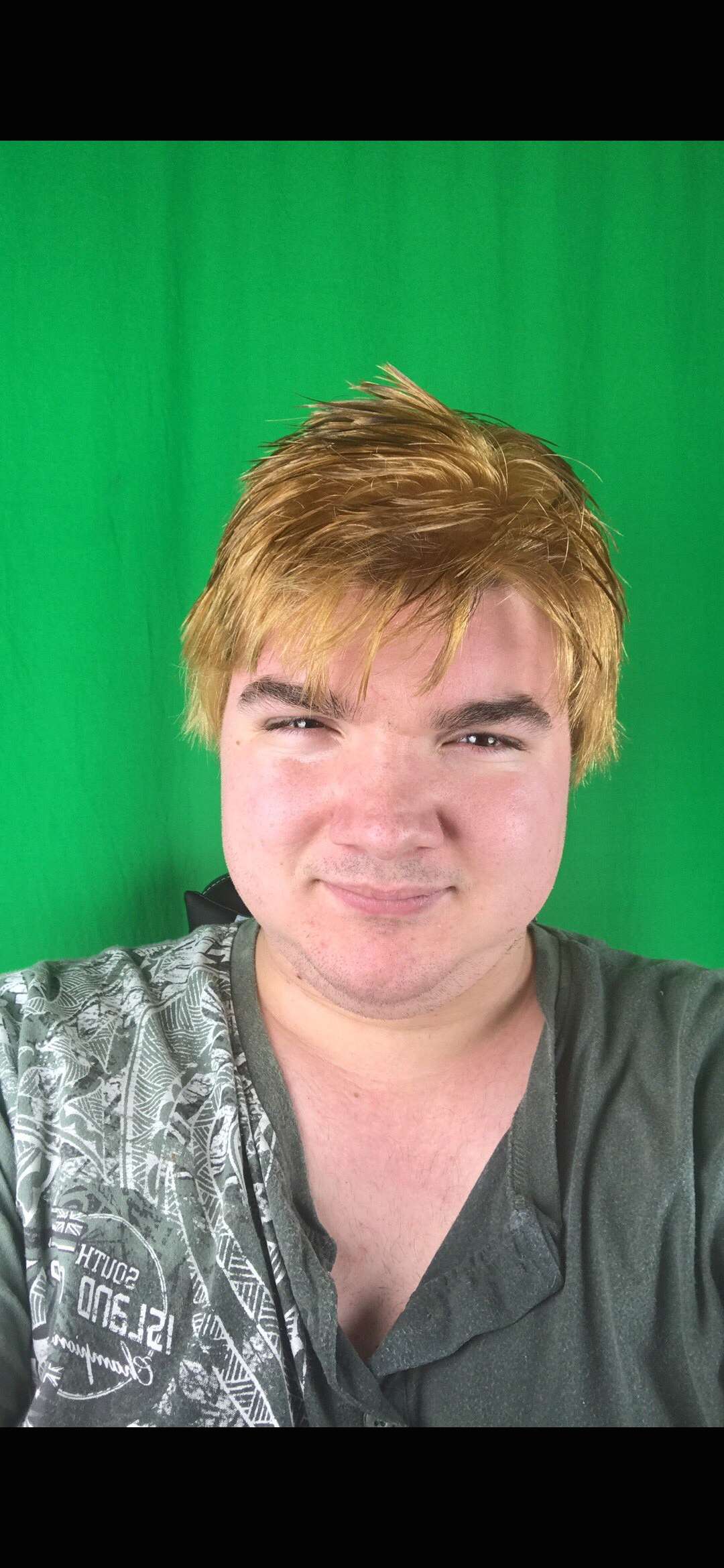 Porträt von Sakultendo vor einem Greenscreen