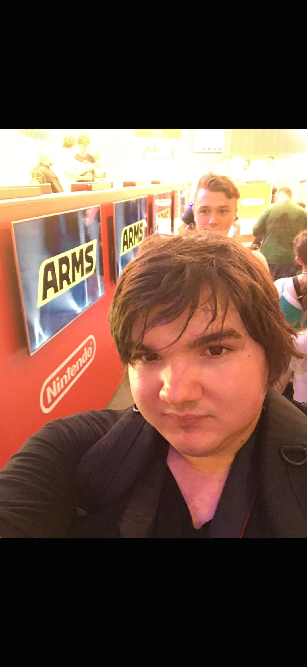 Sakultendo vor einem Nintendo-Stand auf einer Veranstaltung