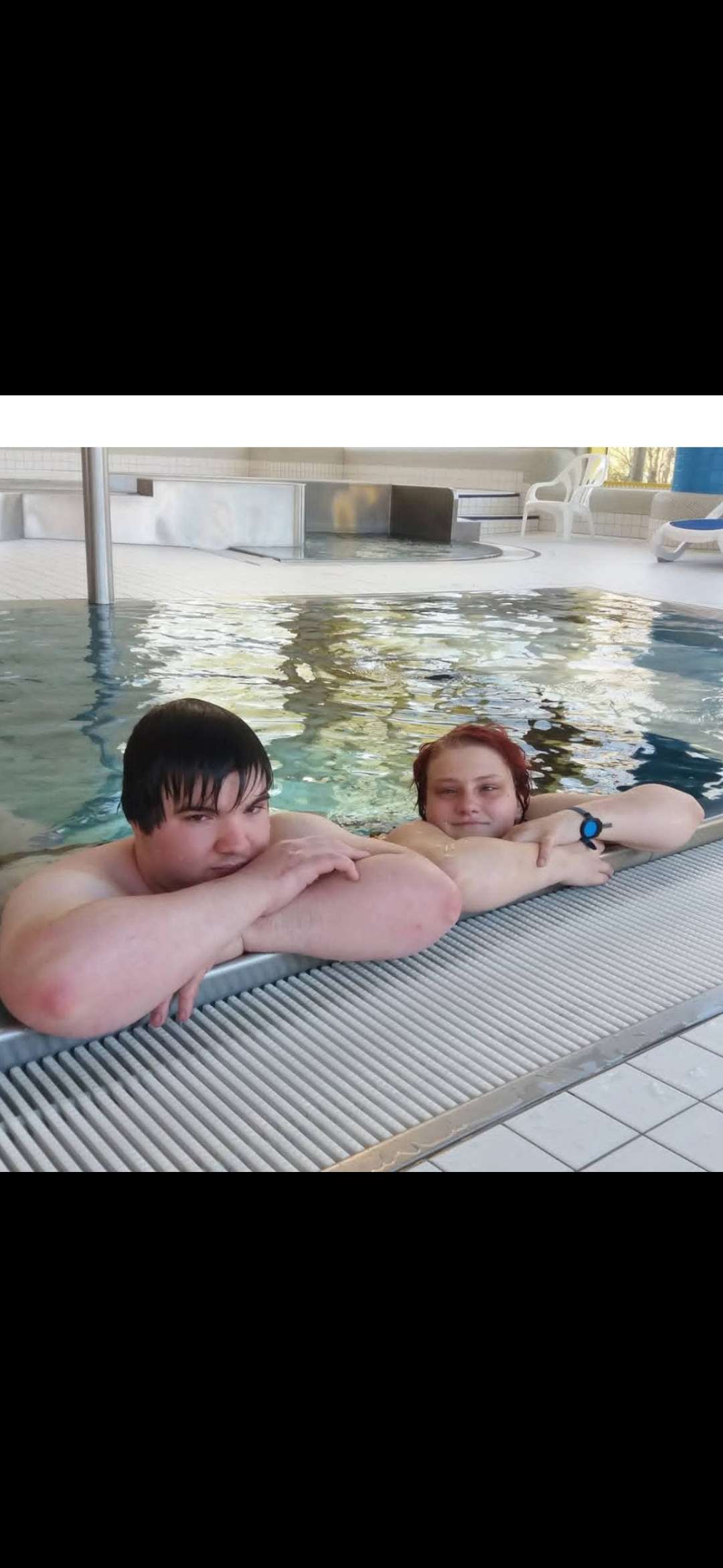 Sakultendo mit einer weiteren Person am Beckenrand